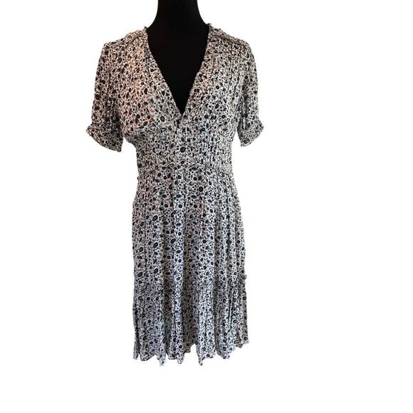 VALENCIA & VINE FLORAL PLEATED DRESS SIZE MEDIUM - Picture 7 of 10